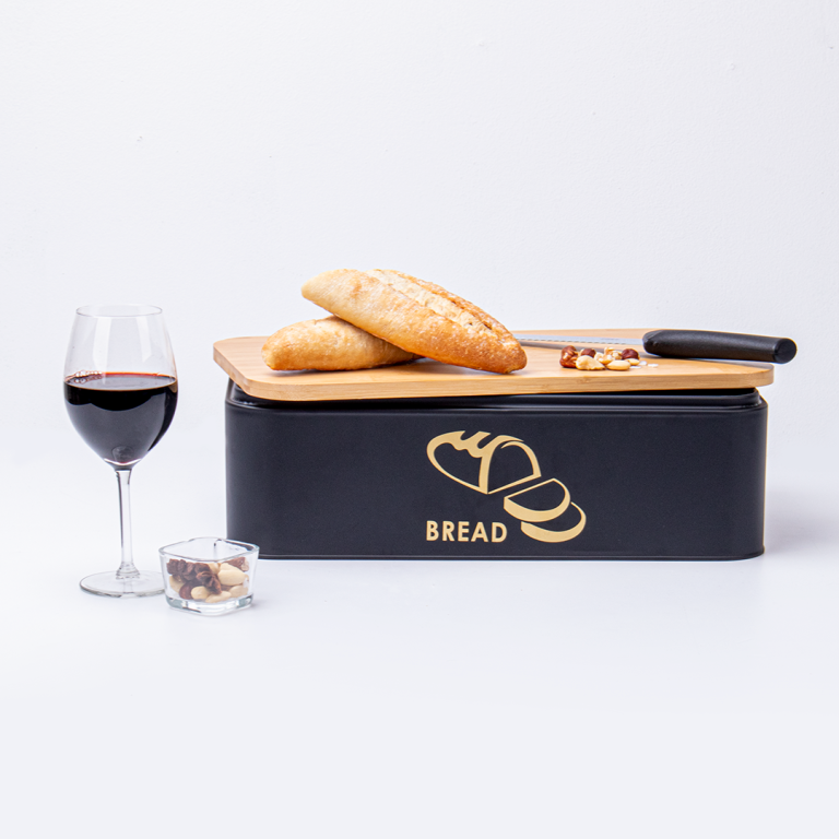 Caixa de pão com faca